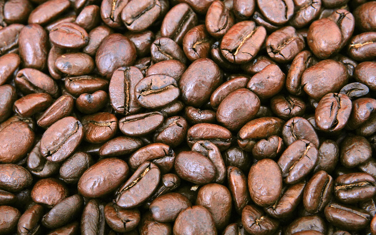Chicchi di caffè, macinati in modo sicuro